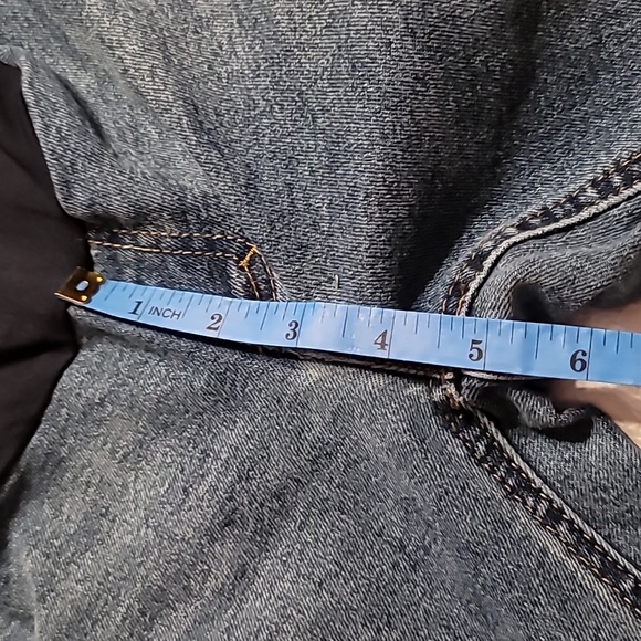 Like New Maternity distressed Jeans size small - Picture 5 of 9
